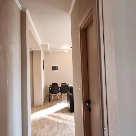 Apartment Efi House *